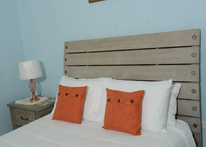 Snowbird Friendly - Seaview Balcony - Fast Wifi And Ac Apartment Runaway Bay