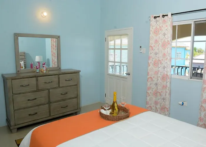 Snowbird Friendly - Seaview Balcony - Fast Wifi And Ac * Runaway Bay