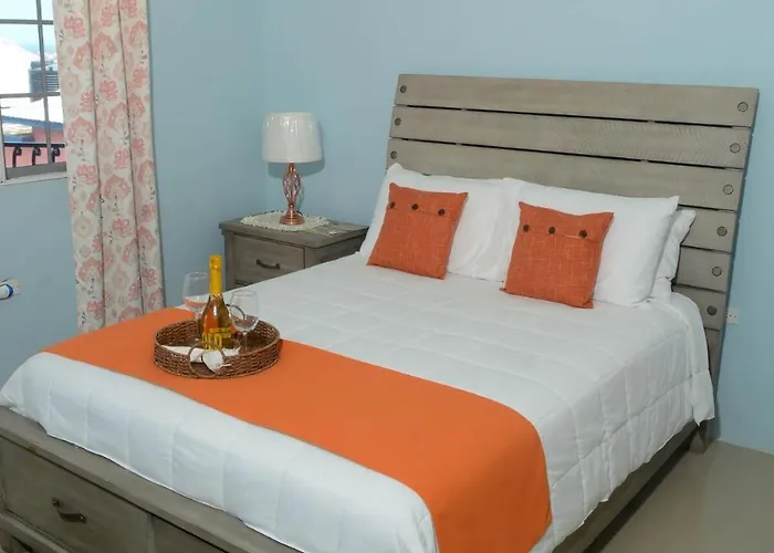 Snowbird Friendly - Seaview Balcony - Fast Wifi And Ac * Runaway Bay