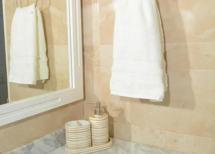 Snowbird Friendly - Seaview Balcony - Fast Wifi And Ac * Runaway Bay