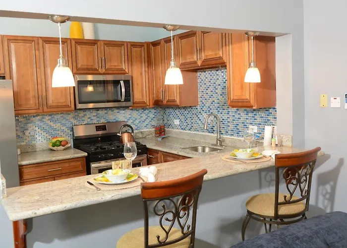 Snowbird Friendly - Seaview Balcony - Fast Wifi And Ac Runaway Bay
